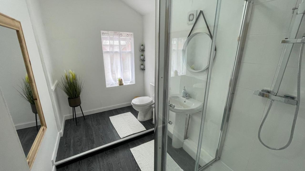 Spacious 6 Bed Home Near City & Albion Stadium Perfect For Contractors! Бірмінгем Екстер'єр фото